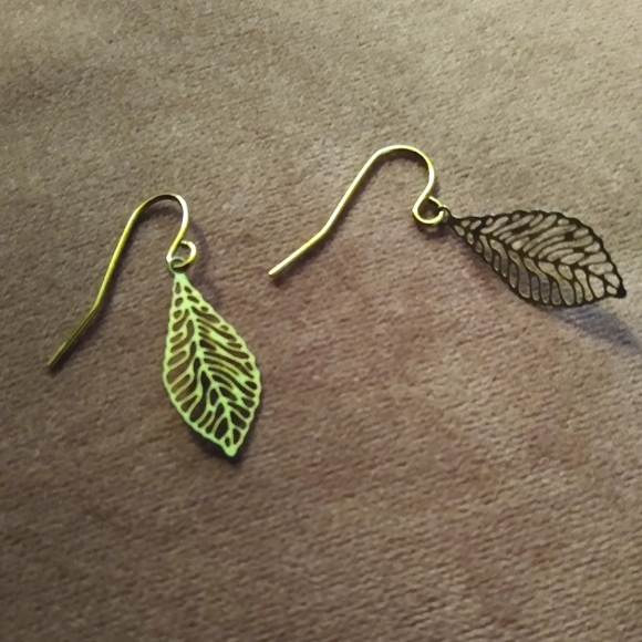 Handmade Delicate Lightweight Mini Leaf Filigree Earrings Laser Cut Gold New - Picture 8 of 11